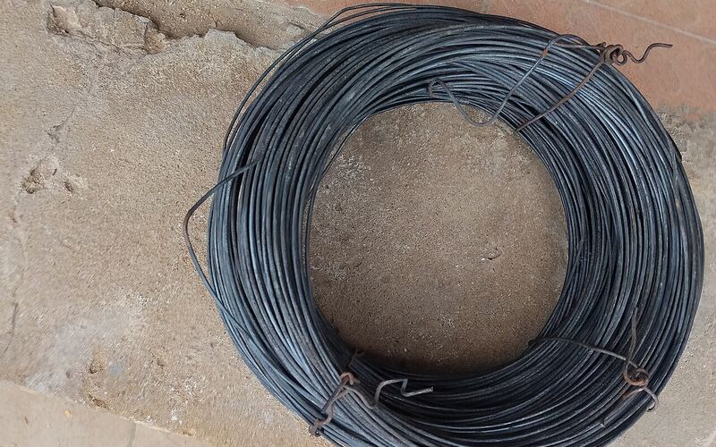 Coil of black annealed binding wire for construction use